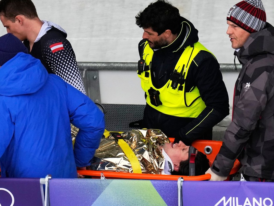 Bobista Jakob Mandlbauer mal nehodu na ZOH 2026