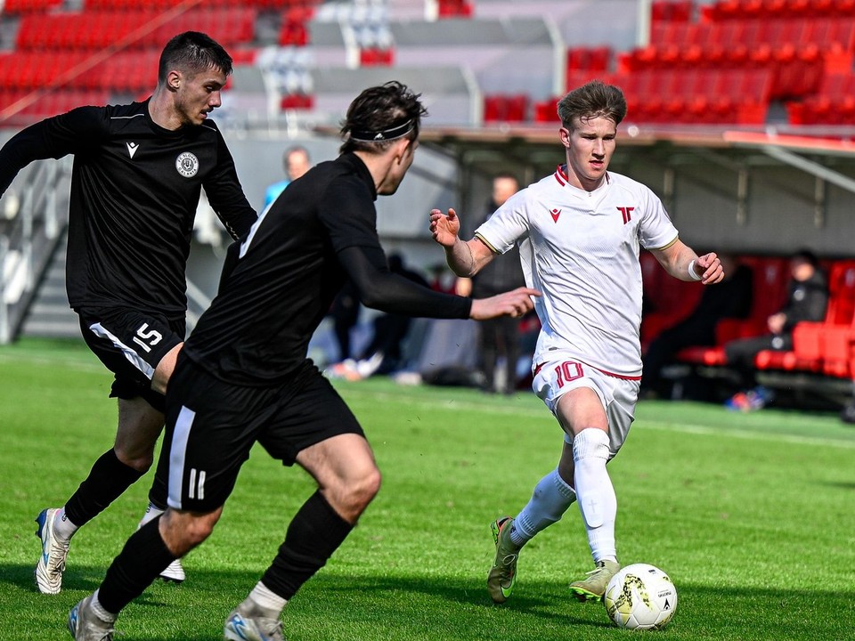 V Trenčíne pálili ostrými Galanťania Martin Repa (11) a Alex Holub (15).