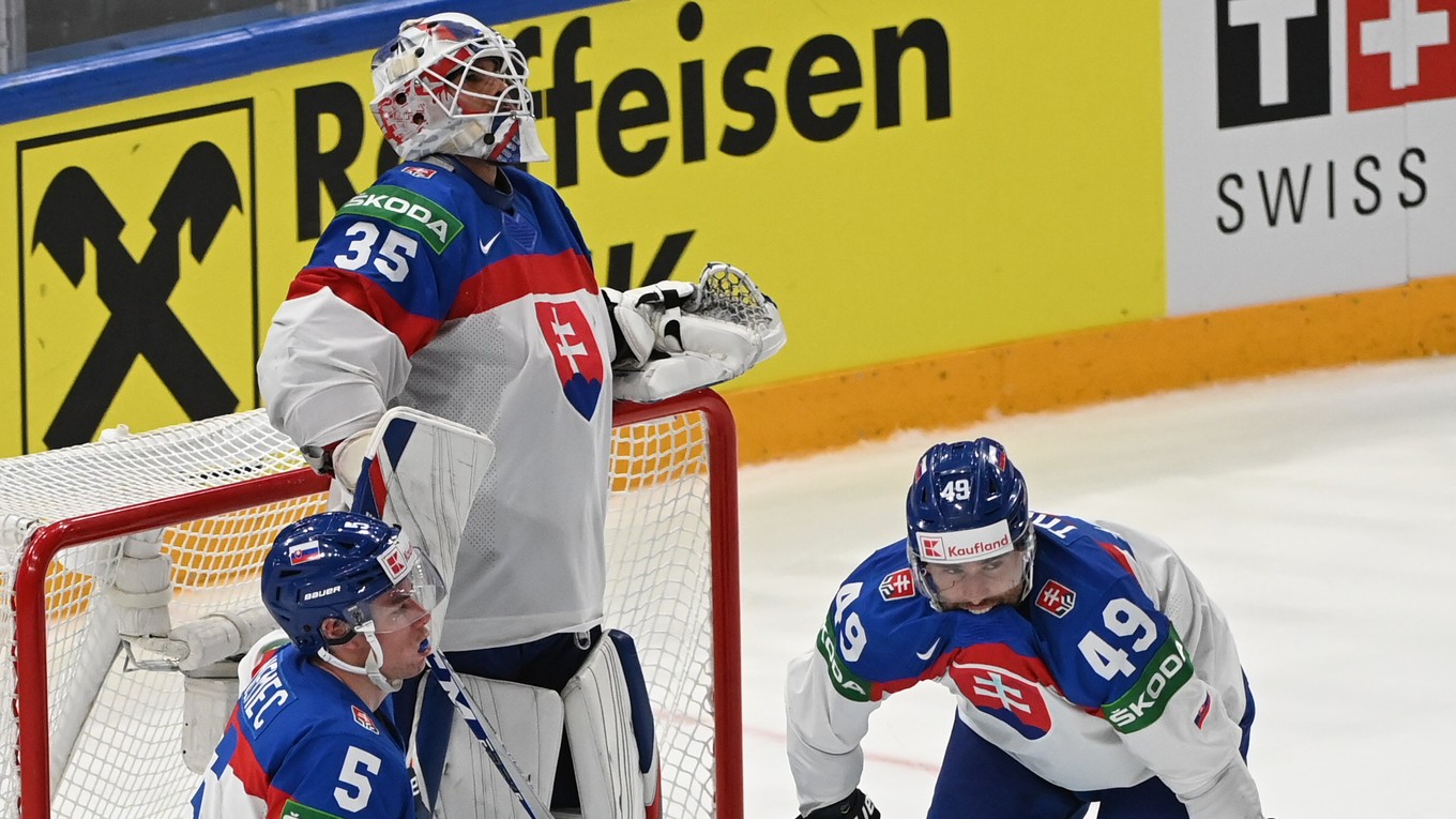 Slovenskí hokejisti po štvrťfinále proti Fínsku.