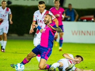 Športový TV program: ŠK Slovan Bratislava bojuje o skupinovú fázu Európskej konferenčnej ligy (EKL).