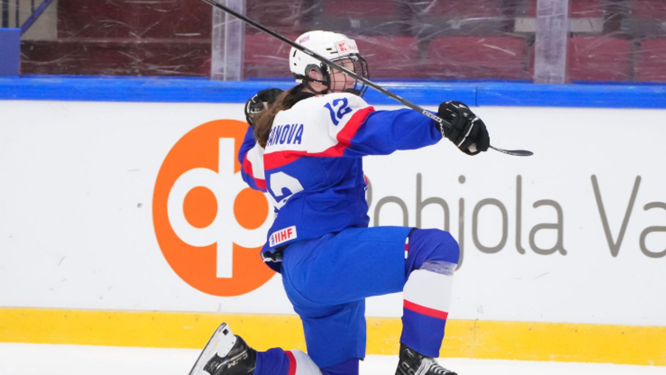 Nela Lopušanová oslavuje gól