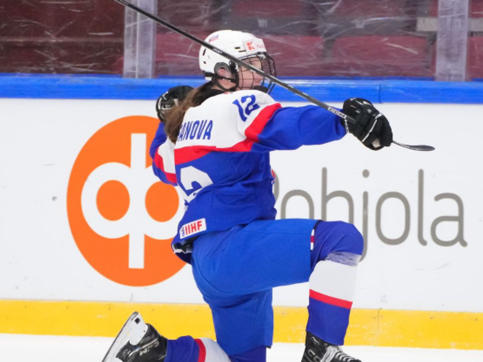 Nela Lopušanová oslavuje gól