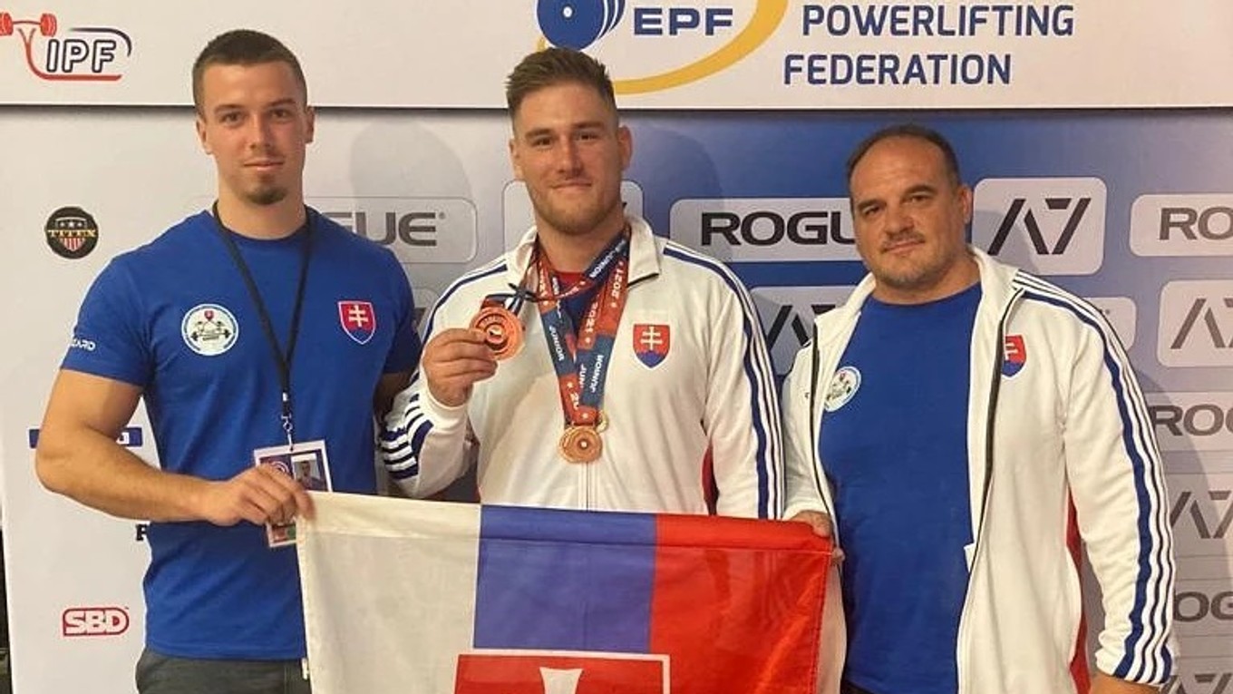 Kristián Slíž získal bronz v silovom trojboji na ME 2021.