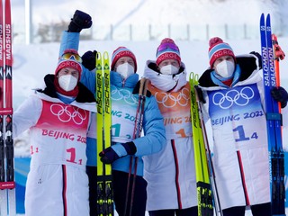 Zlatá nórska biatlonová štafeta mužov.