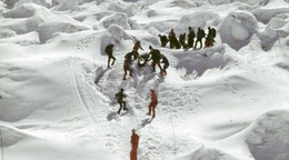 Ilustračná fotografia z výstupu na Mount Everest.