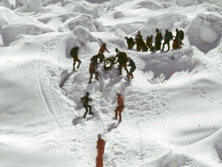 Ilustračná fotografia z výstupu na Mount Everest.