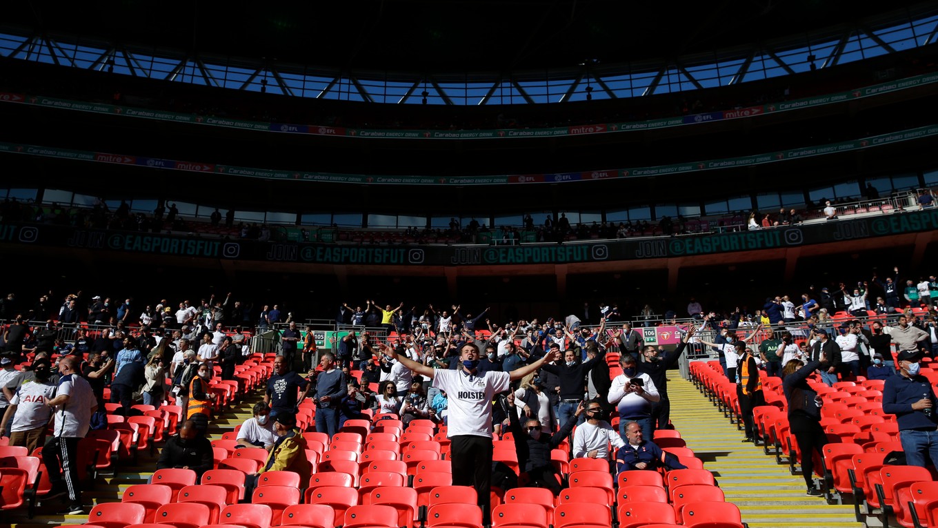 Fanúšikovia na štadióne Wembley.