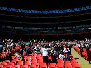 Fanúšikovia na štadióne Wembley.