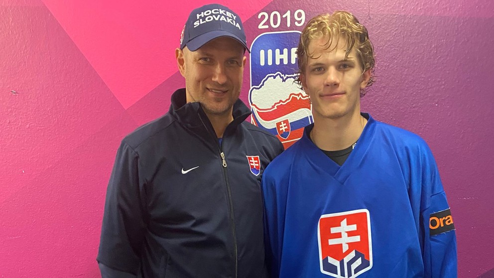 Martin Štrbák (vľavo) so synom Maximom (vpravo) na reprezentačnom zraze. 