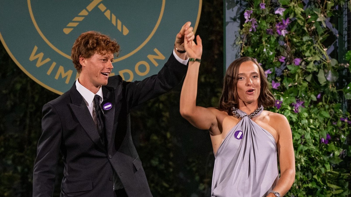 Na šampiónov Wimbledonu sa valí vlna kritiky: Je to hanba pre tenis. Nemali tu ani hrať