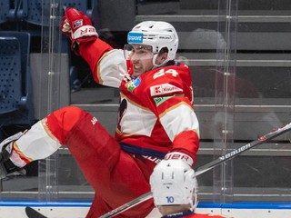 Hráč Liptovského Mikuláša Peter Šandor sa teší z gólu.