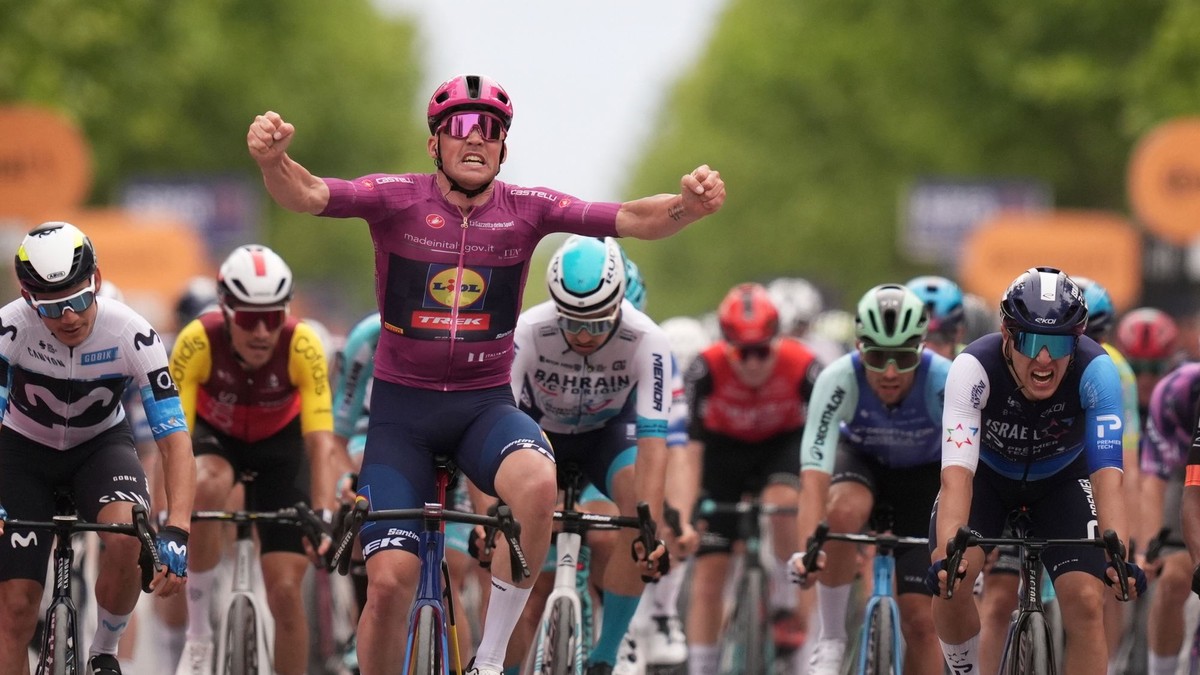 Dánsky cyklista Mads Pedersen sa stal víťazom 3. etapy pretekov Giro d'Italia 2025.