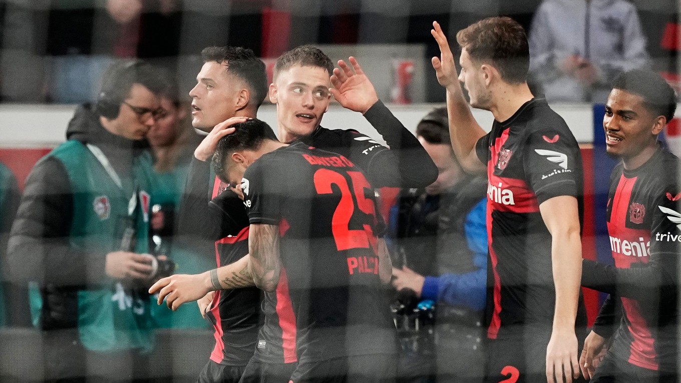 Hráči Leverkusenu sa tešia z gólu