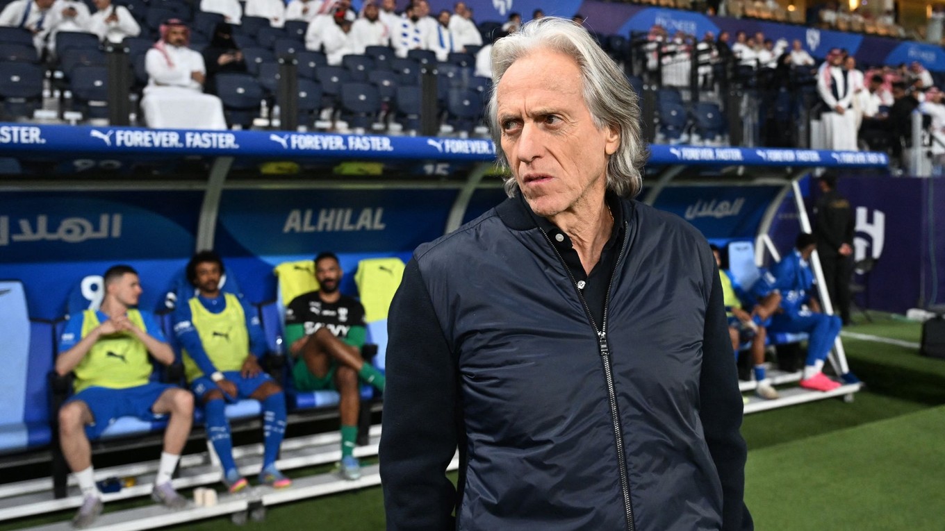 Tréner Jorge Jesus na lavičke Al Hilal.