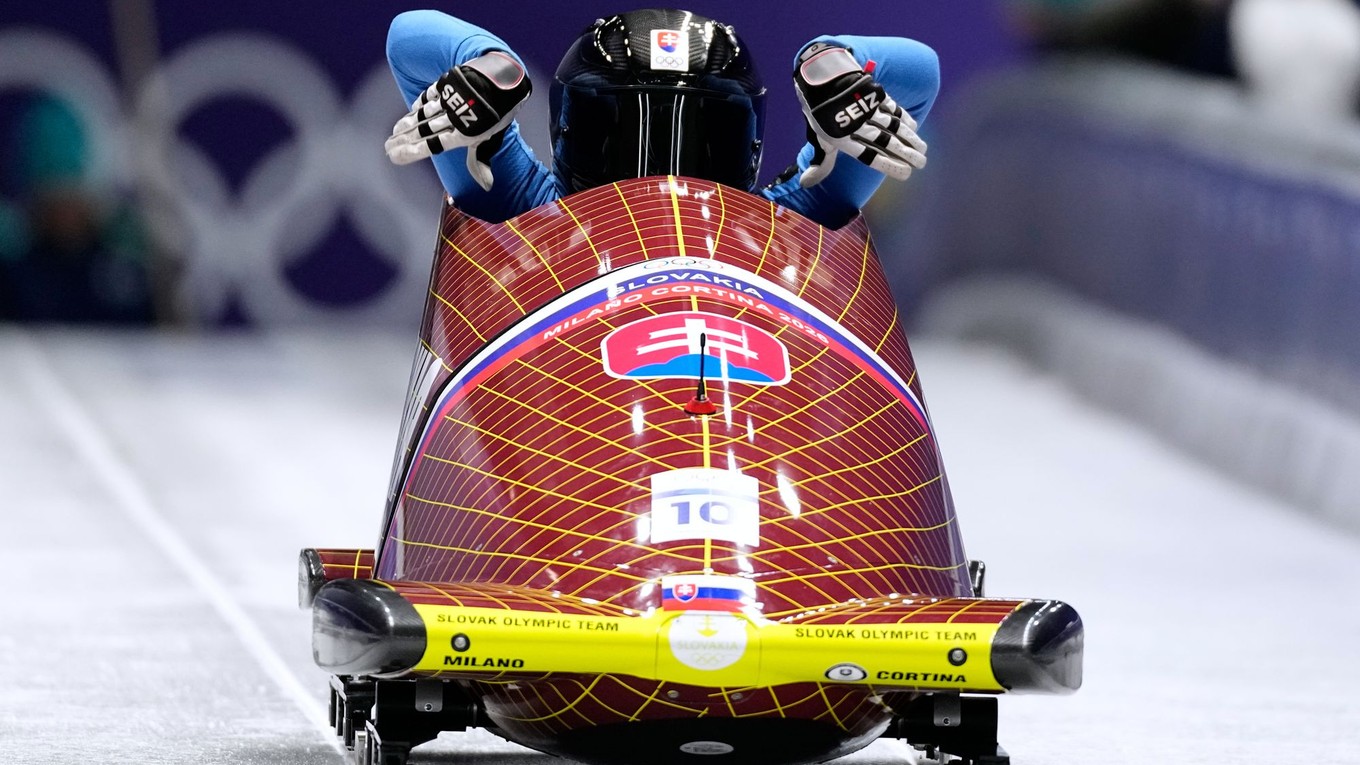 ONLINE: Viktória Čerňanská dnes ide 1. a 2. jazdu v monoboboch na ZOH 2026.
