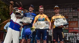Francúz Rémi Cavagna (v strede) získal žltý dres na pretekoch Okolo Slovenska 2023.