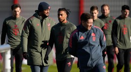 Tréner Bayernu Vincent Kompany a jeho zverenci trénujú v Mníchove