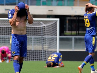 Sklamanie futbalistov Hellasu Verona po zápase s Empoli. 