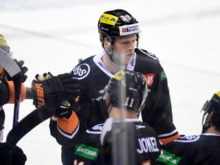 Kanadský útočník Brett Pollock strelil pri domácej premiére hetrik v zápase s Prešovom. 