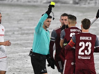 Zápas AS Trenčín a FK Železiarne Podbrezová. 