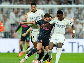 Rúben Dias, Vinícius Júnior a Jude Bellingham v prvom zápase štvrťfinále Ligy majstrov Real Madrid - Manchester City.