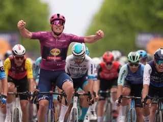 Dánsky cyklista Mads Pedersen sa stal víťazom 3. etapy pretekov Giro d'Italia 2025.