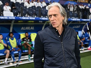 Tréner Jorge Jesus na lavičke Al Hilal.
