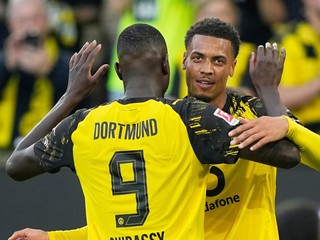 Dortmund oslavuje gól. 