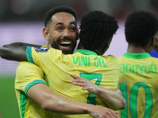 Futbalisti Brazílie oslavujú gól.