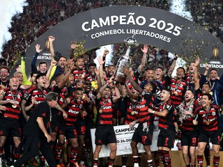 Futbalisti Flamenga sa tešia z triumfu v Pohári osloboditeľov 2025. 