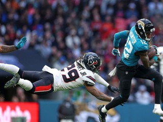 Momentka zo zápasu NFL Jacksonville Jaguars - Houston Texans, ktoré sa hralo v nedeľu na londýnskom Wembley.
