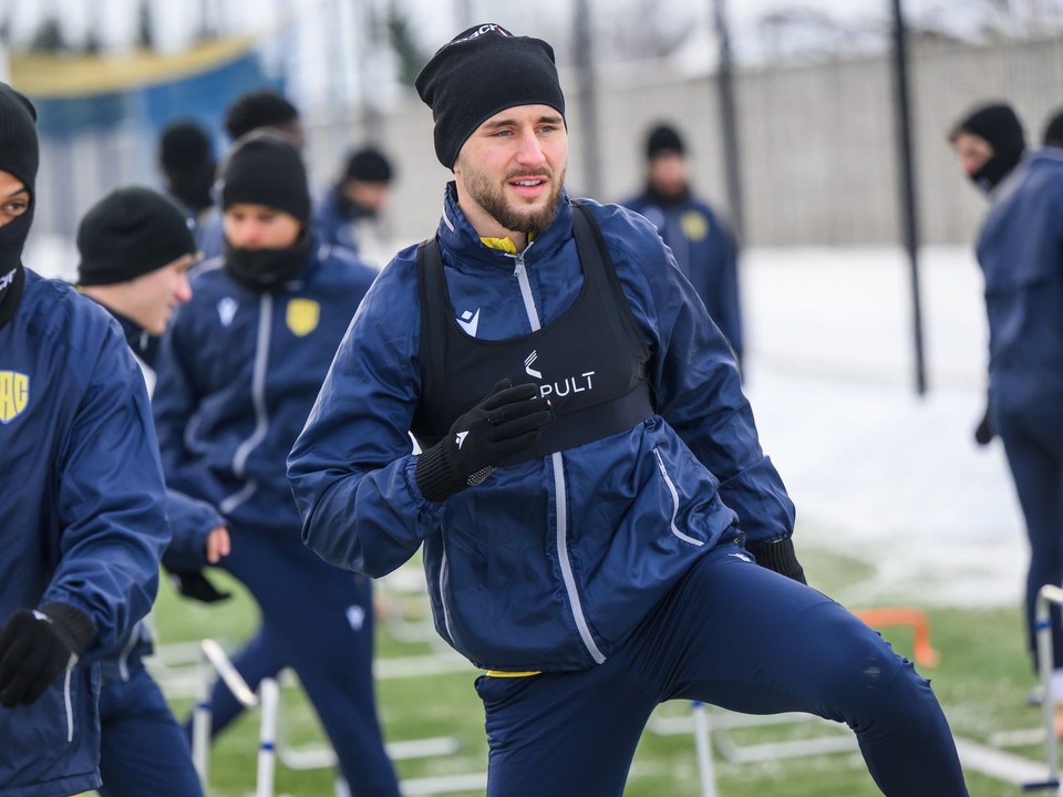 Matej Trusa (uprostred) počas úvodného tréningu zimnej prípravy