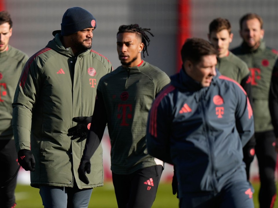 Tréner Bayernu Vincent Kompany a jeho zverenci trénujú v Mníchove