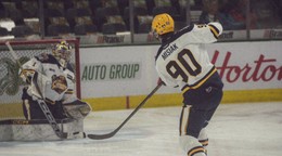 Martin Mišiak v drese Erie Otters.