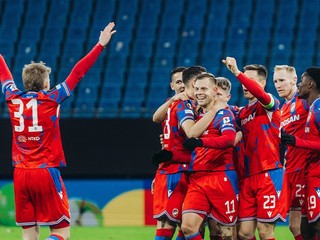 Hráči FC Viktoria Plzeň sa radujú z gólu