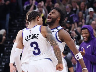 Keyonte George oslavuje. 