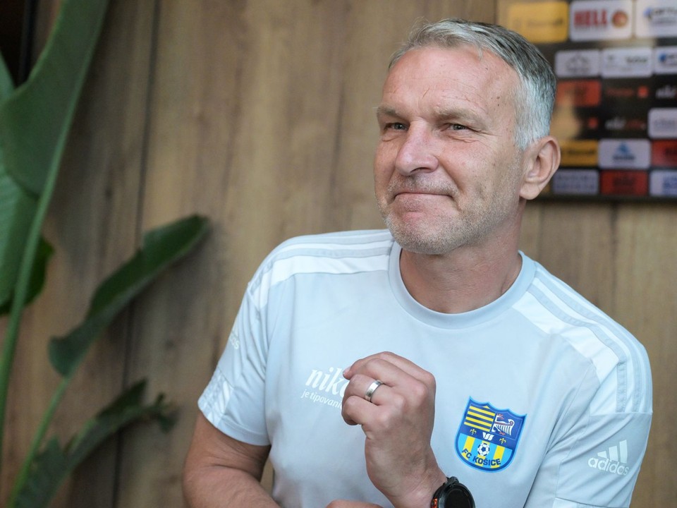Roman Skuhravý.