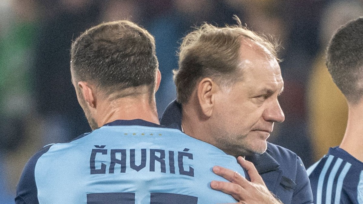 Tréner ŠK Slovan Bratislava Vladimír Weiss st. a Aleksandar Čavrič.