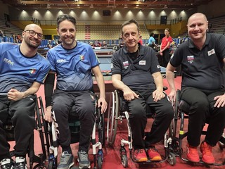 Ján Riapoš (tretí zľava) a Peter Lovaš (vpravo)