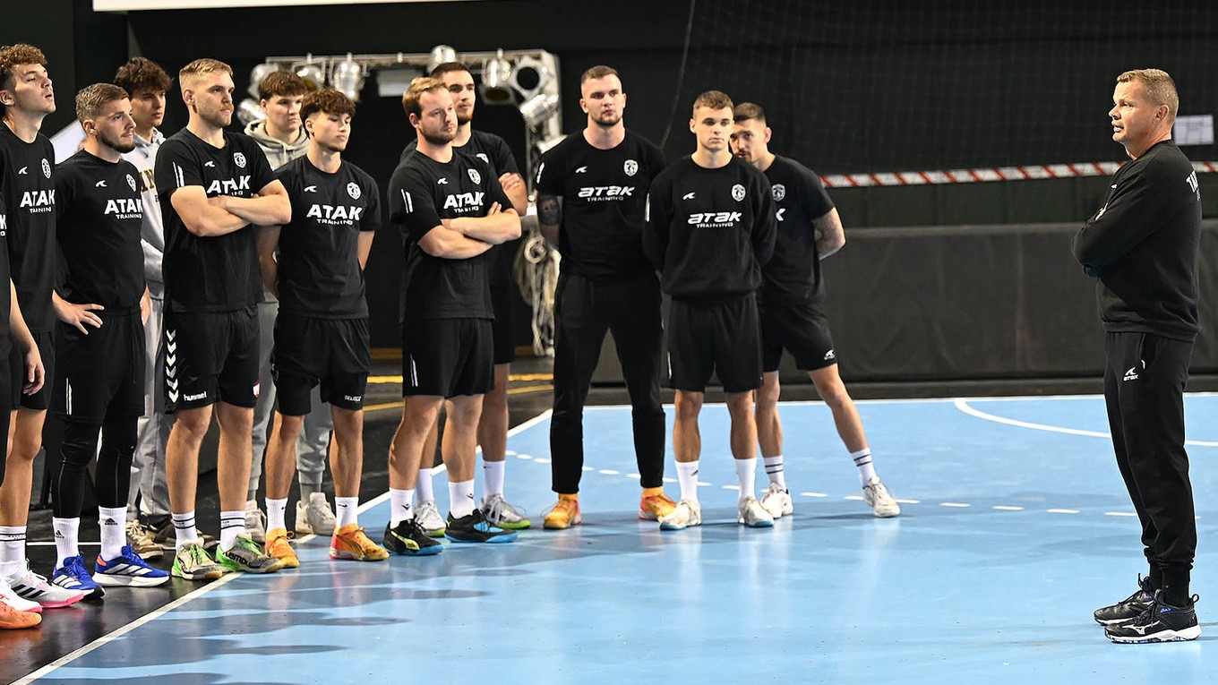 Tréner Radoslav Antl počas tréningu Tatrana Prešov.