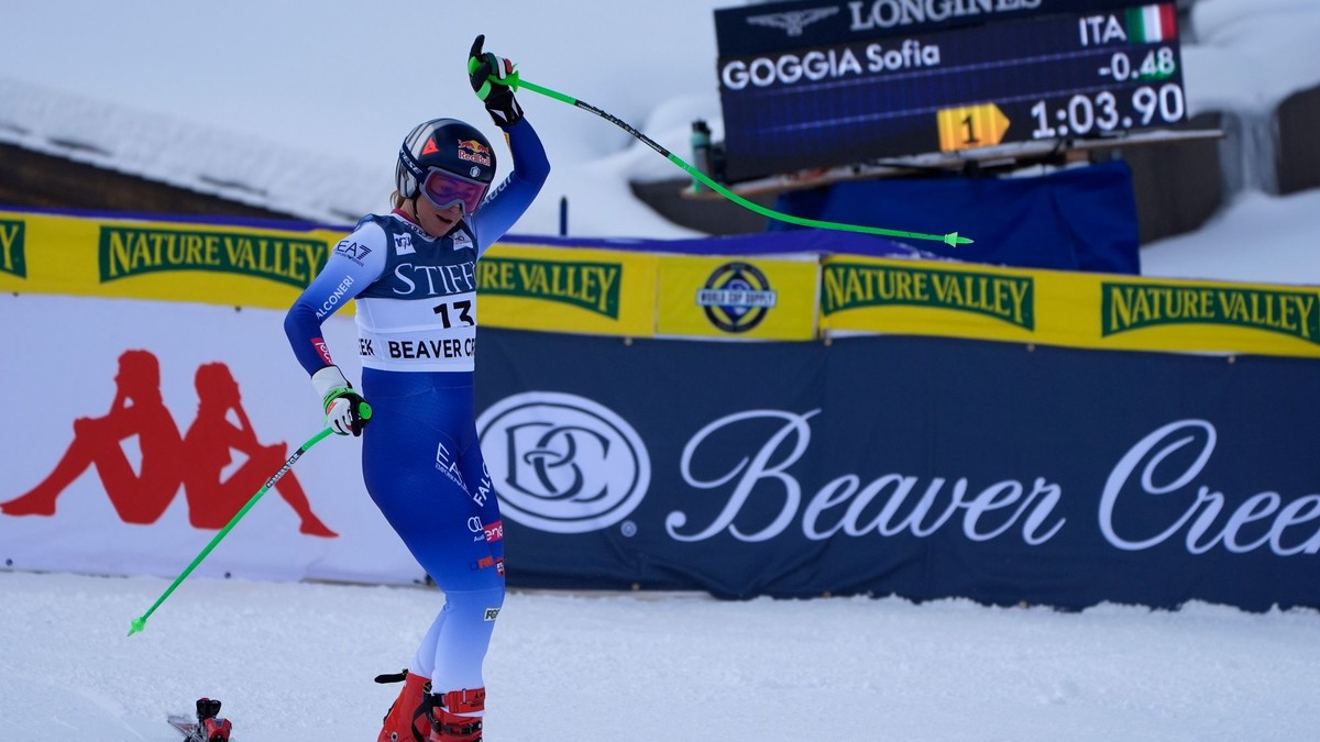 Talianka Sofia Goggiová sa teší v cieli super-G Svetového pohára alpských lyžiarok v americkom stredisku Beaver Creek