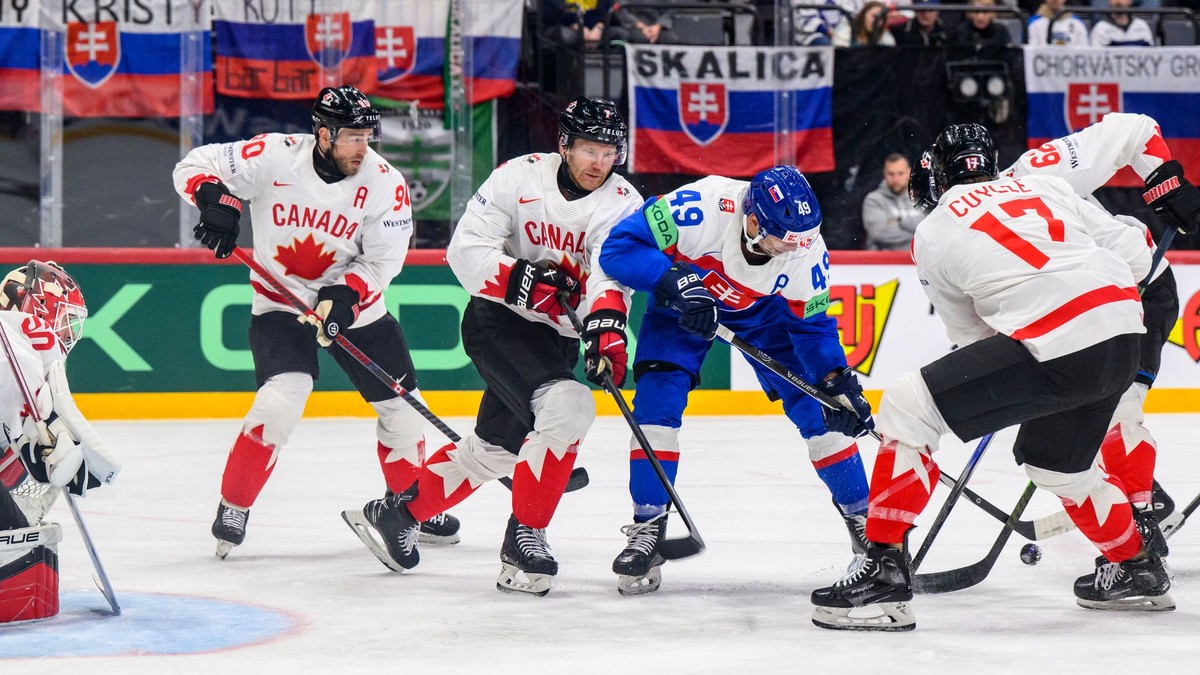 Momentka zo zápasu Slovensko - Kanada v skupine A na MS v hokeji 2025.