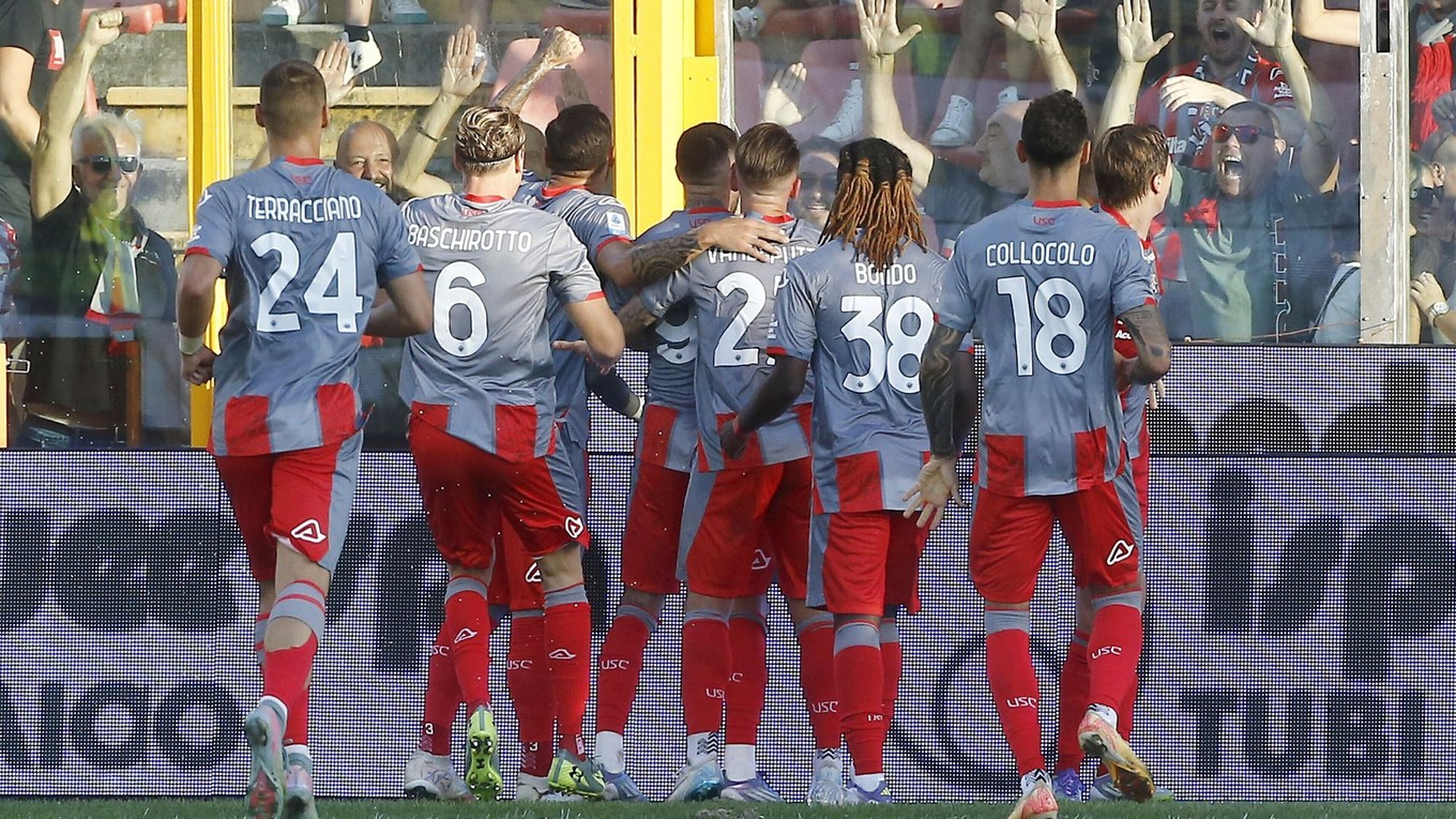 Cremonese oslavuje gól. 