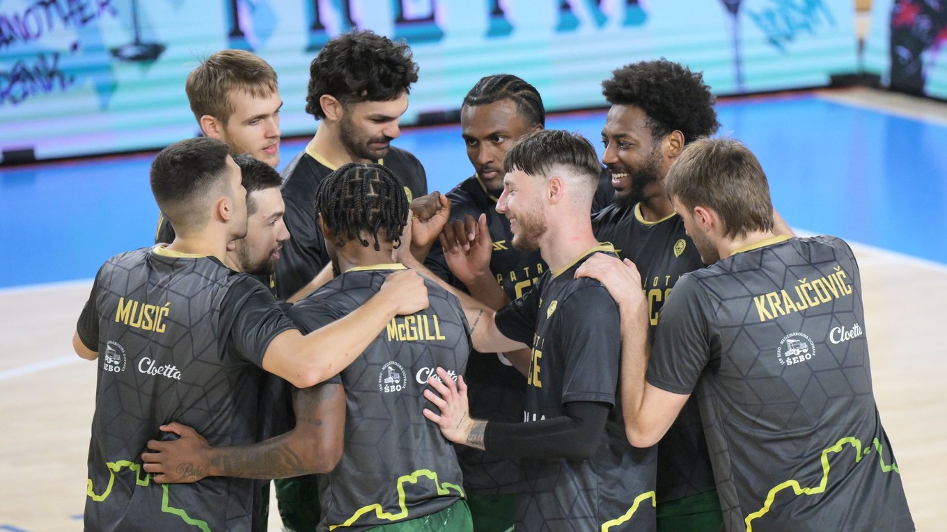 Hráči Patrioti Levice počas zápasu 1. kola Tipos SBL v basketbale mužov medzi Košice Wolves - Patrioti Levice.