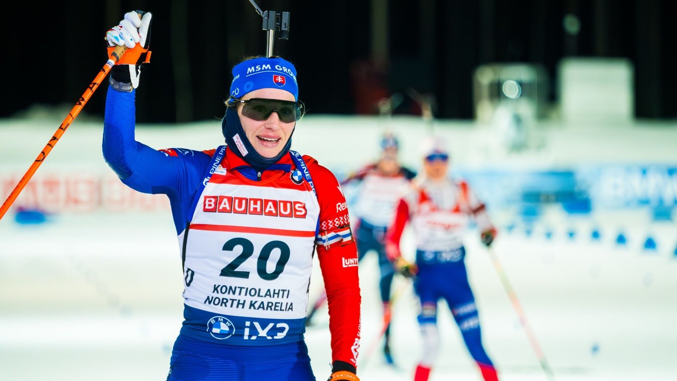 Na snímke slovenská biatlonistka Paulína Bátovská Fialková sa raduje v cieli vytrvalostných pretekov na 15 km.