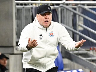 Tréner Slovana Vladimír Weiss st. reaguje v 3. kole nadstavbovej časti Niké ligy skupiny o titul ŠK Slovan Bratislava - Podbrezová.