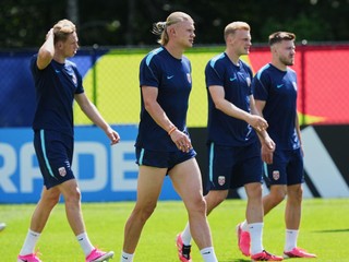 Futbalisti Nórska na tréningu