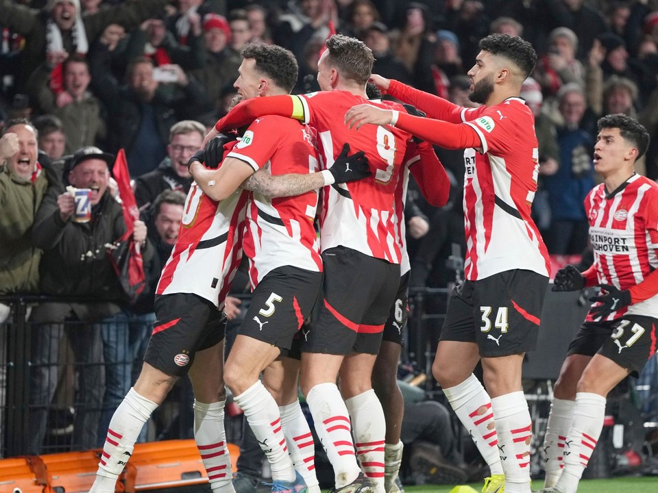 Futbalisti PSV Eindhoven sa tešia z gólu. 