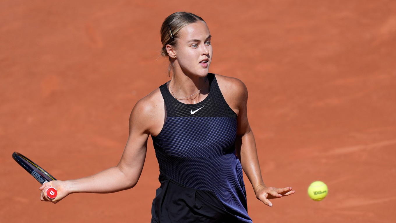 Anna Karolína Schmiedlová na Roland Garros 2021.