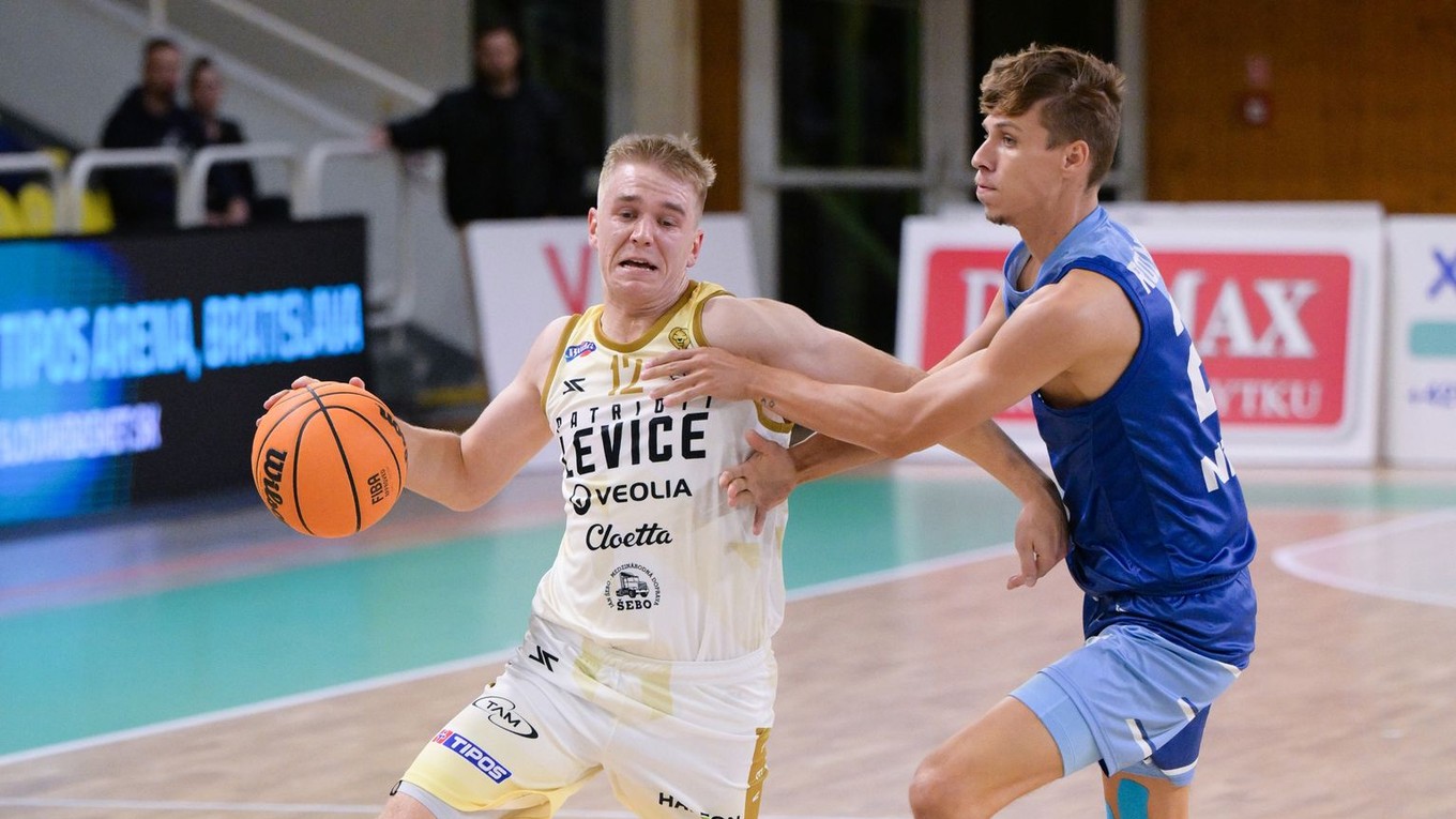 zľava Aatu Albert Kivimäki (Levice) a Richard Rožánek (Nitra)